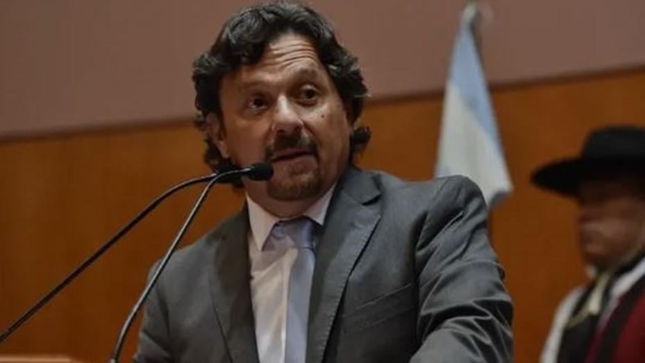 El gobernador de Salta estableció por DNU el cobro de la atención sanitaria a extranjeros