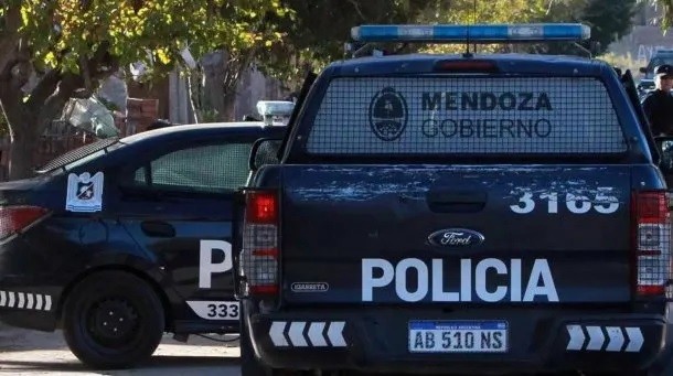 Mendoza: policías asistieron a una mujer que dio a luz en la calle