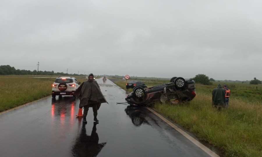 Durante el temporal en rutas de la provincia, se registraron tres despistes de vehículos sin víctimas fatales 