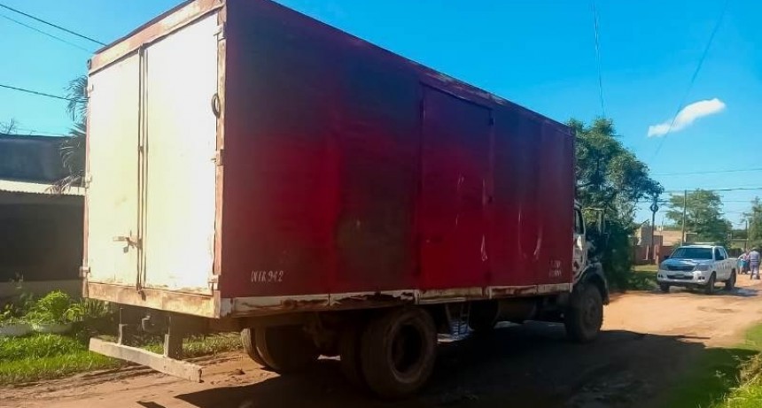 Pirané: Colisión de un camión con una moto, arrojó una persona fallecida